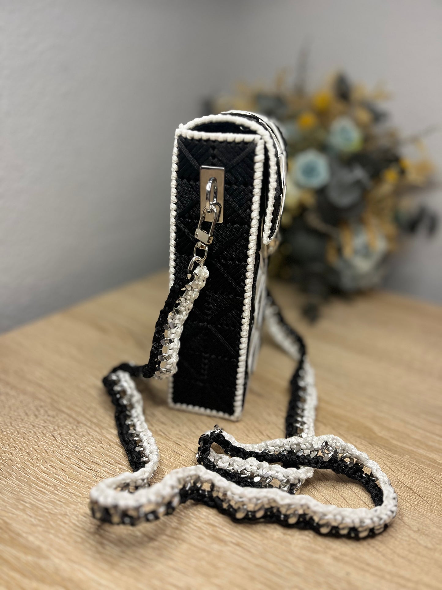 MINI ISIS - Negro y Blanco