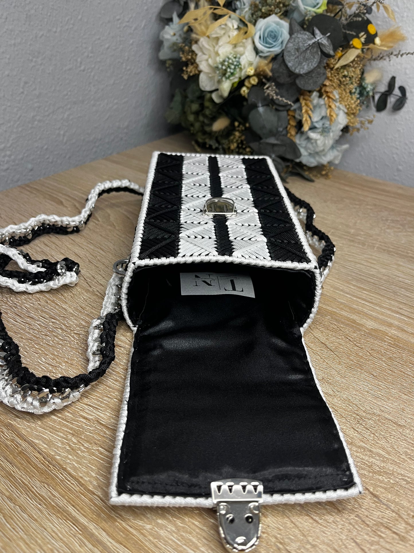 MINI ISIS - Negro y Blanco