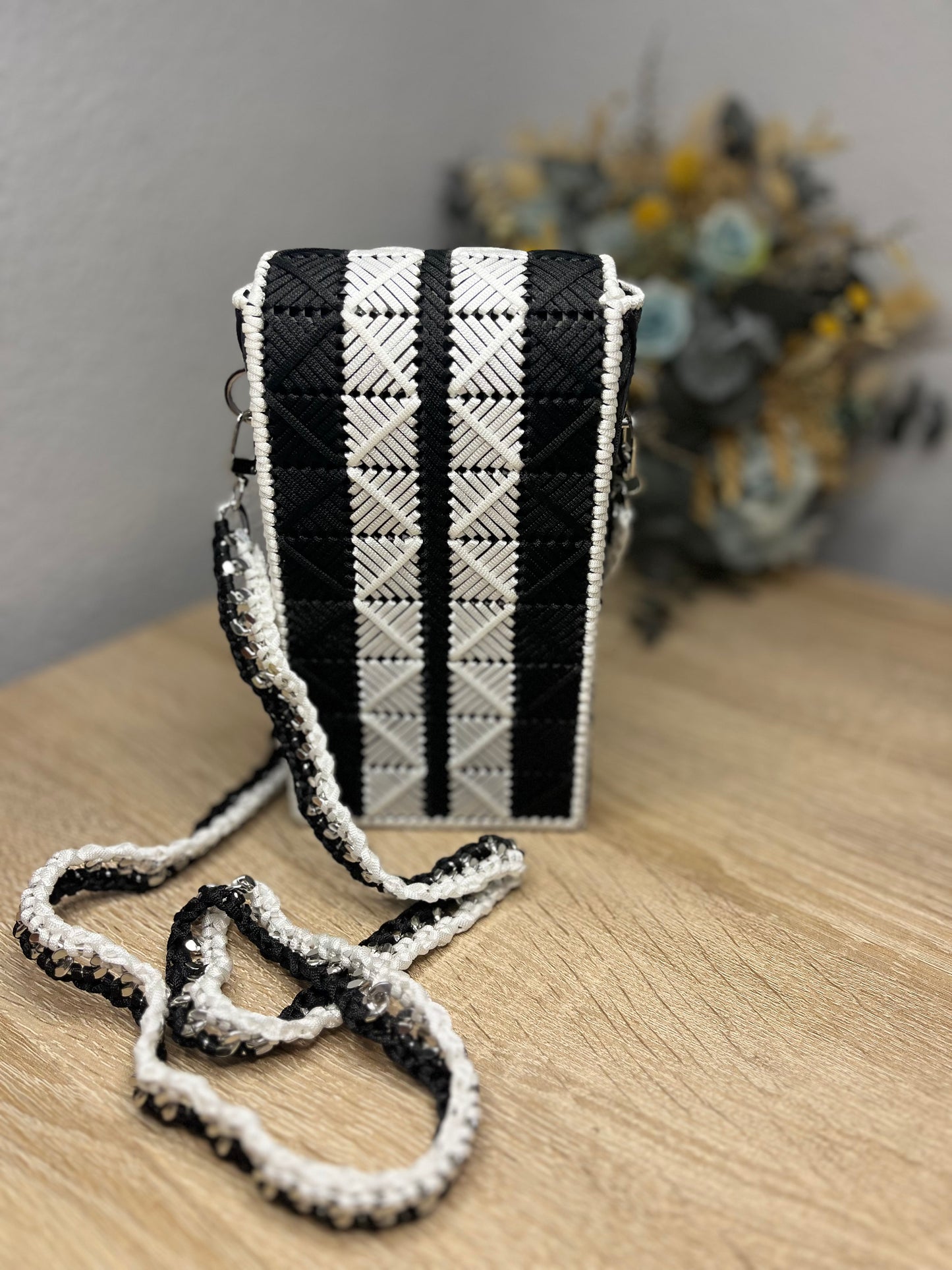 MINI ISIS - Negro y Blanco