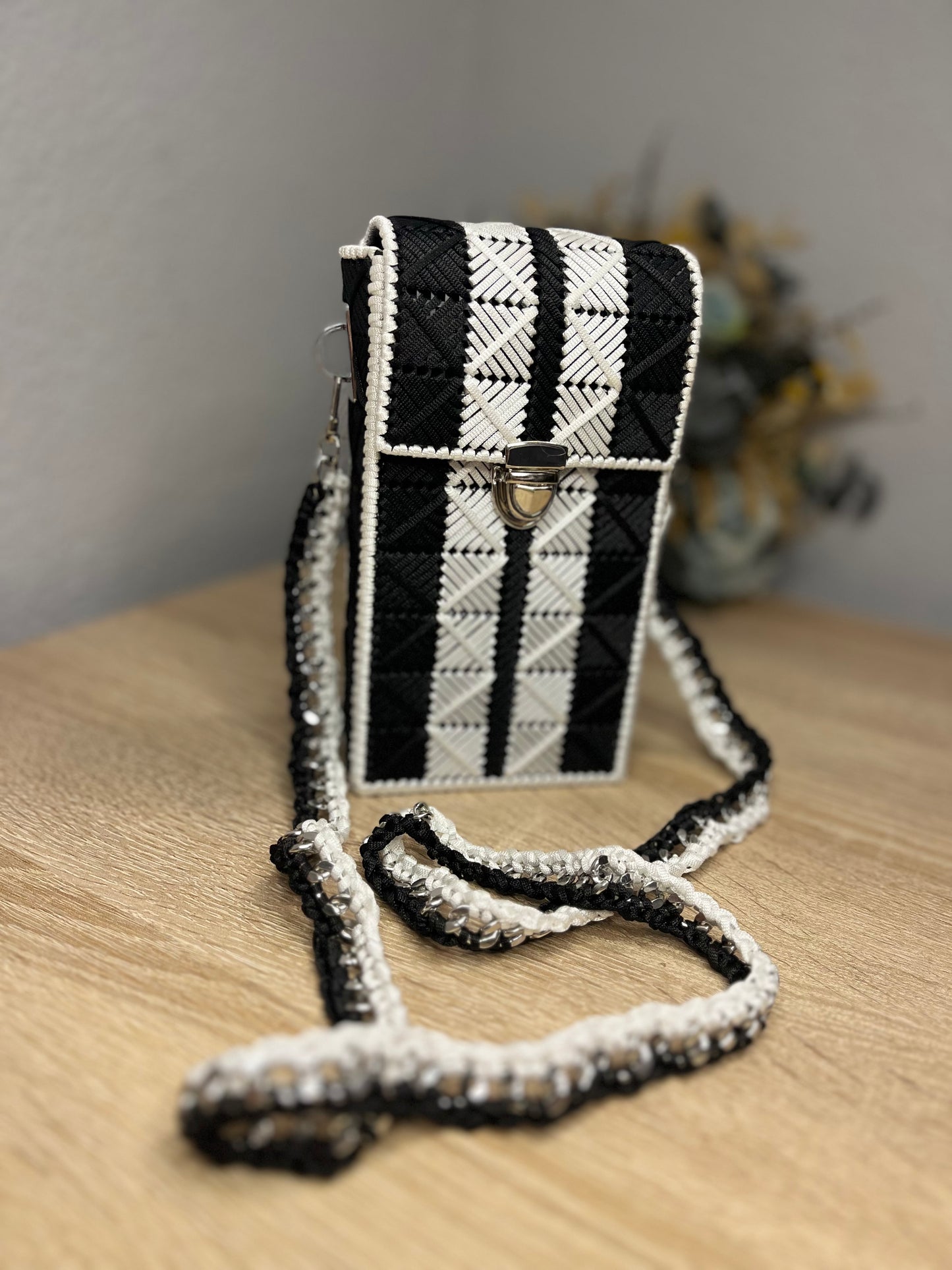 MINI ISIS - Negro y Blanco